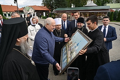 Лукашенко посетил монастырь в Жировичах