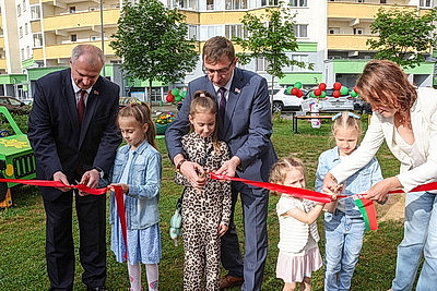 Новую детскую площадку открыли во Фрунзенском районе Минска