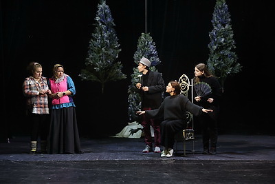 Могилевский драмтеатр готовит премьеру яркой новогодней сказки