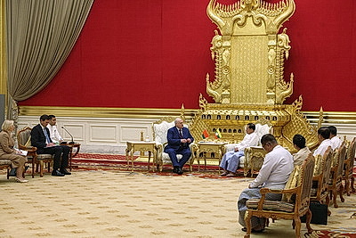 Лукашенко встретился с Мин Аун Хлайном в Президентском дворце в Нейпьидо