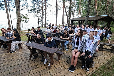 Думая о будущем, нельзя забывать прошлое. Участники международного форума посетили \"Партизанский берег\"
