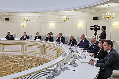 Крутой провел встречу с членом Постоянного комитета Политбюро ЦК КПК