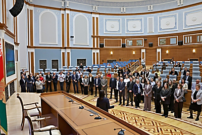 Работники холдинга \"БЕЛСТРОЙЦЕНТР\" посетили с экскурсией Дворец Независимости