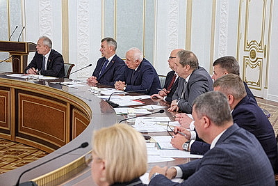 Лукашенко проводит селекторное совещание по уборочной кампании