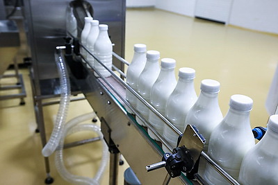 Сергеенко ознакомился с деятельностью Поставского молочного завода