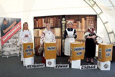 День белорусской письменности. В Лиде прошло открытие новой скульптуры, памятное гашение марки, презентации