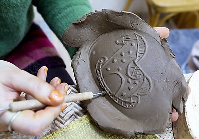 Символы 2026 года изготавливают витебские керамисты