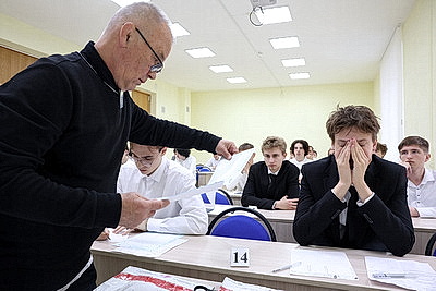Централизованные испытания начались одновременно по всей стране