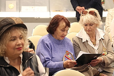 \"Нас воспитали участники великих побед\". В Минске презентовали книгу воспоминаний детей войны
