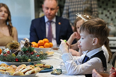 В Минске с наступающим Новым годом поздравили воспитанников детского дома № 7