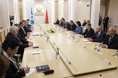 Кочанова проводит встречи с международными наблюдателями