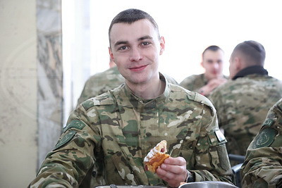 Акцию \"Мамины пироги\" встретили в войсковой части 3214