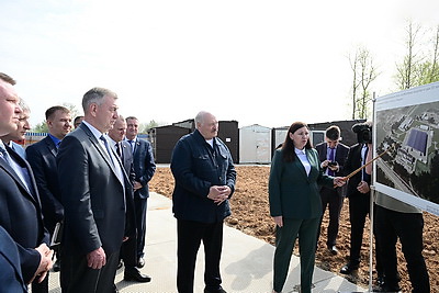 Лукашенко во время рабочей поездки посетил объекты АПК в Шклове