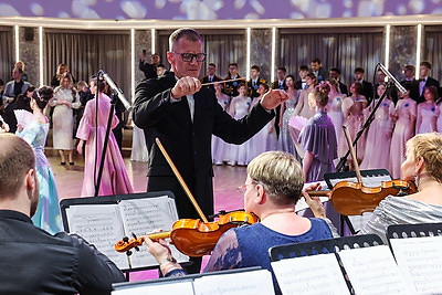 \"Атмосфера сказки!\". Более 40 пар кружились в танце на студенческом балу в Витебске