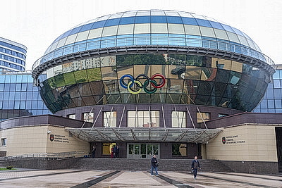 Серебряных призеров чемпионата мира по пляжному футболу чествовали в НОК Беларуси