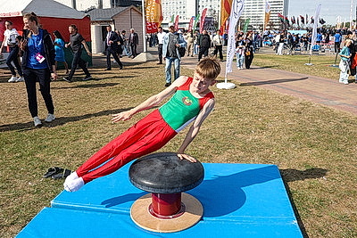 \"Рекорд посещаемости бьется каждый год\". У Дворца спорта отмечают Олимпийский день