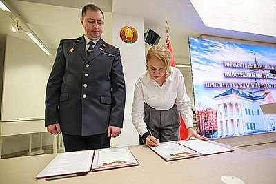 \"Чувствую себя здесь как дома\". В Минске более 20 человек принесли присягу гражданина Беларуси