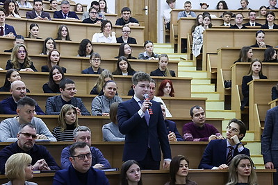 Эксперты и студенты Академии управления обсудили программу соцэкономразвития