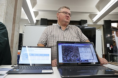 Дроны и цифровые двойники: выставка в области ИИ и робототехники проходит в Минске