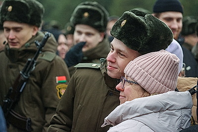 Начало освоения военной науки. Около 2,4 тыс. новобранцев приняли присягу в 72-м учебном центре