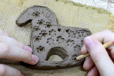 Символы 2026 года изготавливают витебские керамисты