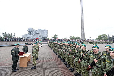 Молодое пополнение пограничников и военнослужащих внутренних войск приняли присягу в Брестской крепости
