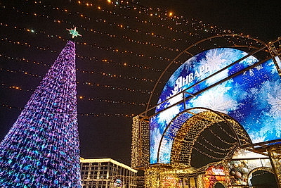 В Минске новогодними огнями засияла главная елка страны