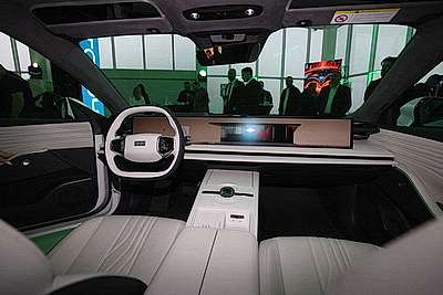 Новый автоцентр Geely и BELGEE открылся в Минске