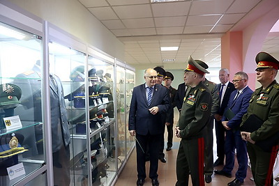Вольфович встретился с кадетами Минского областного училища в Слуцке