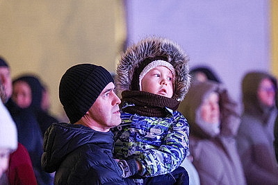 Новогодняя атмосфера и сказочные герои в ярких спектаклях: праздничные локации Минска