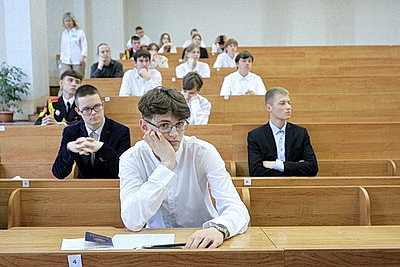Централизованные испытания начались одновременно по всей стране