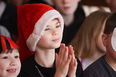 Воспитанников Кобринской детской деревни поздравили с Новым годом