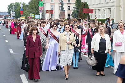 \"Алые паруса\". Бал выпускников прошел в Бресте