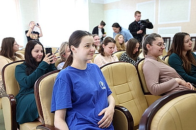 Популярные исполнители приняли участие в благотворительной акции \"Дари добро\" к Международному дню защиты детей