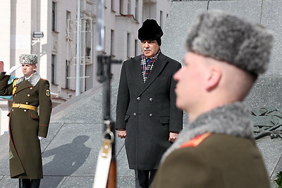 Премьер-министр Пакистана возложил венок к монументу Победы в Минске