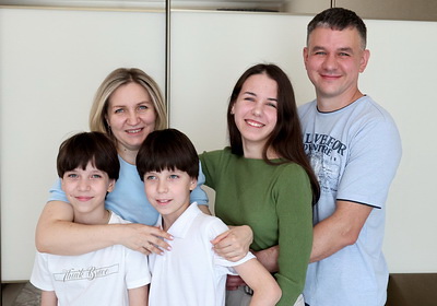 \"Создаем свои традиции\". Многодетные родители из Витебска нашли свою формулу счастья