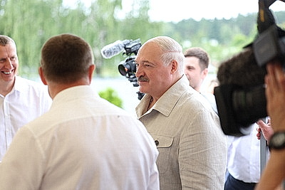 Лукашенко ознакомился с состоянием дел на агрокомбинате \"Заря\"