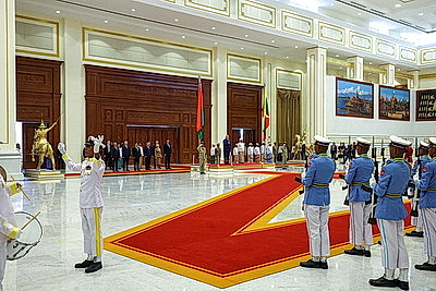 Лукашенко встретился с Мин Аун Хлайном в Президентском дворце в Нейпьидо