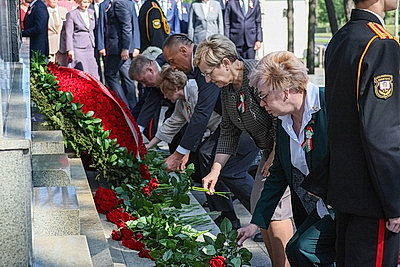 Делегация Совета Республики возложила цветы к мемориальному комплексу \"Масюковщина\"
