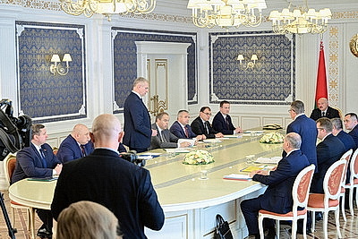 \"Не раскачиваться, а бурить\". Лукашенко ставит перед нефтяниками напряженные задачи