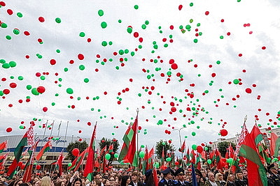 В Орше в День народного единства открылась площадь Государственного флага