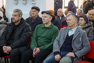 Иудеи всего мира празднуют Хануку