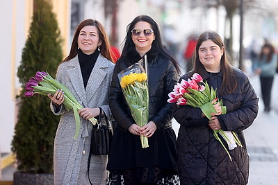 На улицах белорусских городов в преддверии 8 Марта