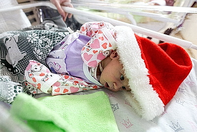 Настоящее новогоднее чудо. В Витебске поздравили мам, родивших накануне праздника