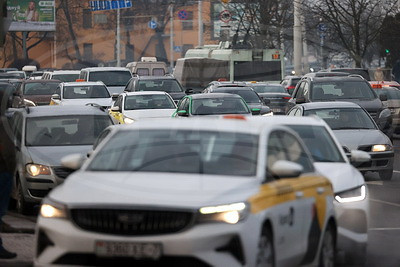 Закрытие путепровода в Минске вызвало затруднения в городском трафике