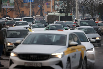 Закрытие путепровода в Минске вызвало затруднения в городском трафике