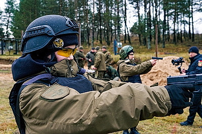 Один день в экипировке: как журналисты и блогеры Могилевщины познакомились с работой ОМОНа изнутри