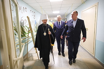 \"Нести радость людям\". Митрополит Вениамин освятил новый корпус социального пансионата \"Вяча\"