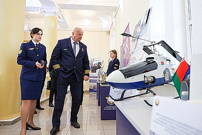 Впервые в истории. Выпускникам Белорусской академии авиации вручили лицензии пилотов