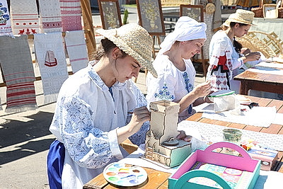 С гордостью и по-семейному тепло. Областной праздник в честь Дня Независимости проходит в Любани